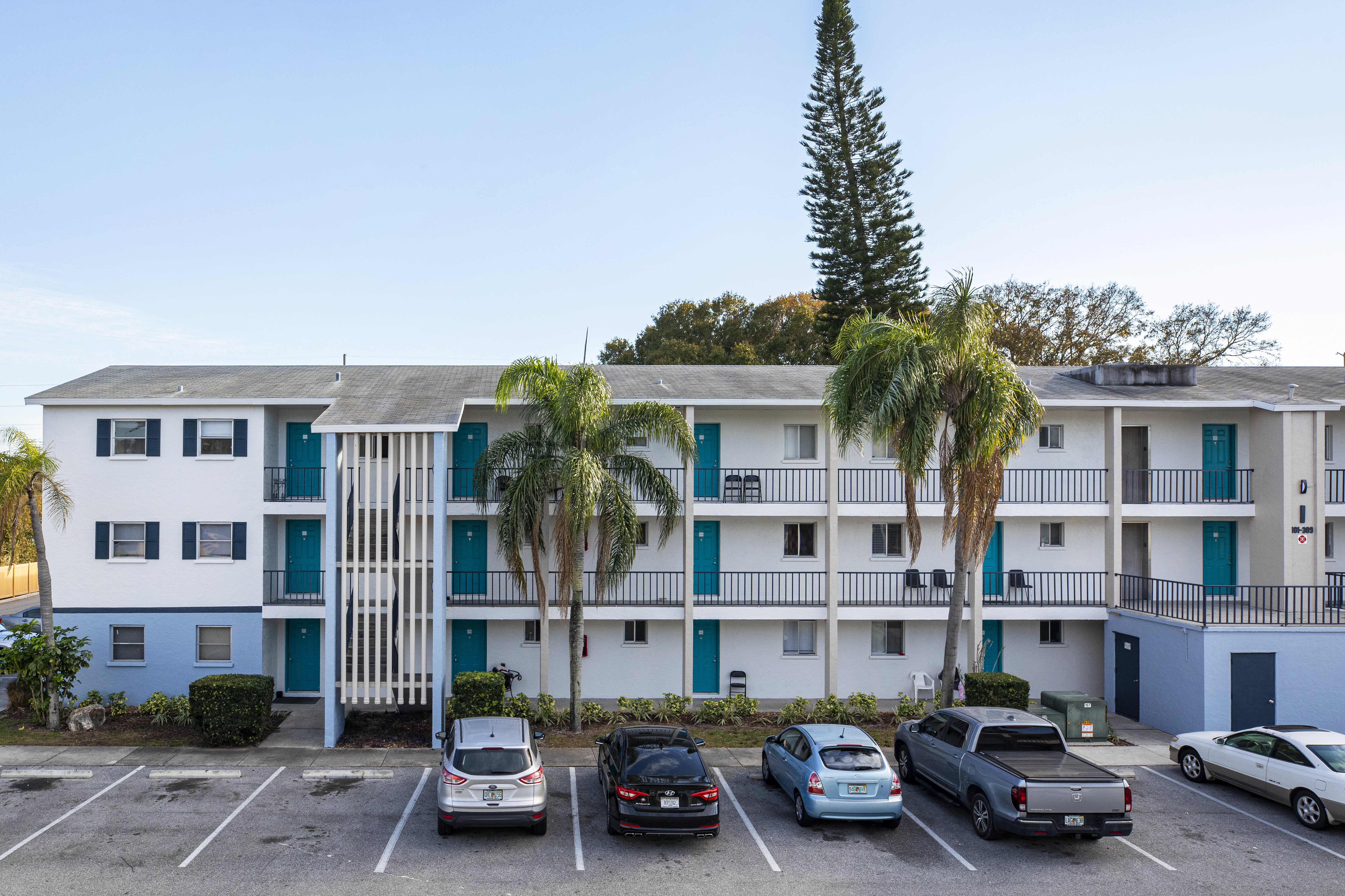 Oasis at Belmont Park The Multifamily Advisory Group at Cushman