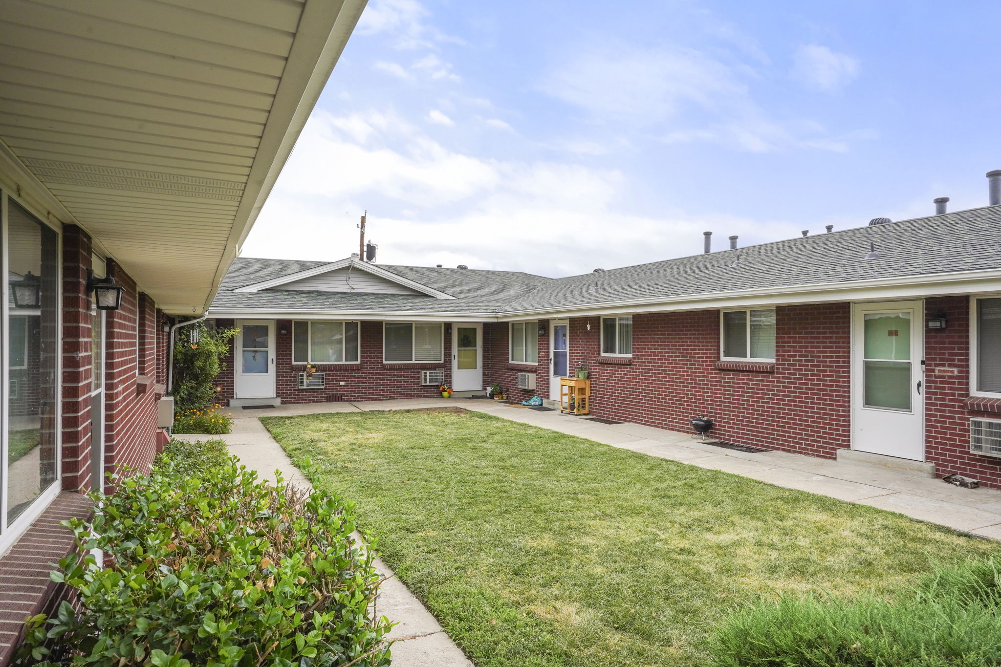 1646 Routt Street The Multifamily Advisory Group at Cushman & Wakefield