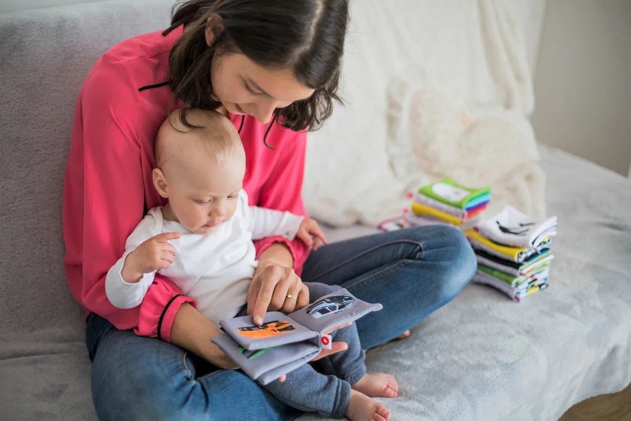 The 4 key benefits of reading to babies