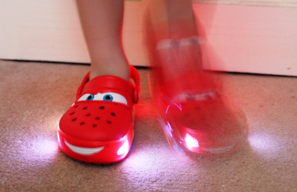 Review CrocsLights Mummy Is A Gadget Geek