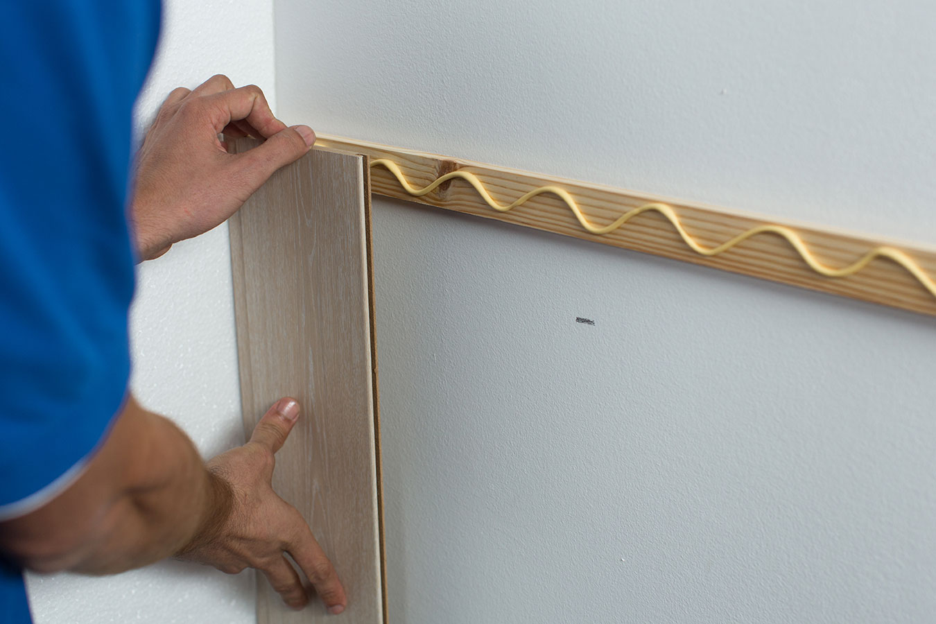 como_colocar_friso_paso71.jpeg Ceys