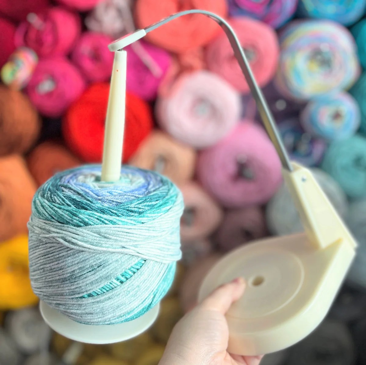 The Wool Jeanie Pendulum Yarn Holder Munimade