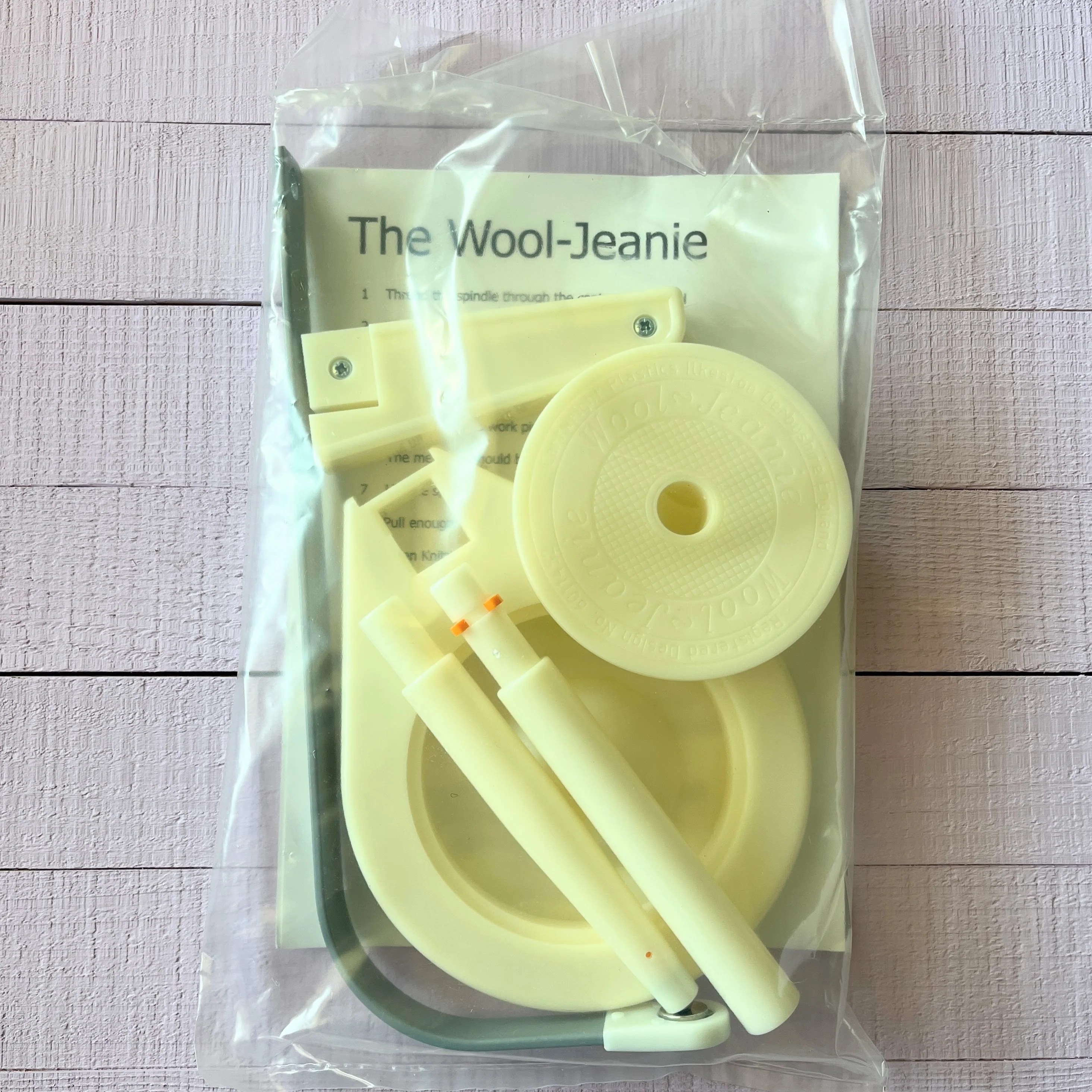 The Wool Jeanie Pendulum Yarn Holder Munimade