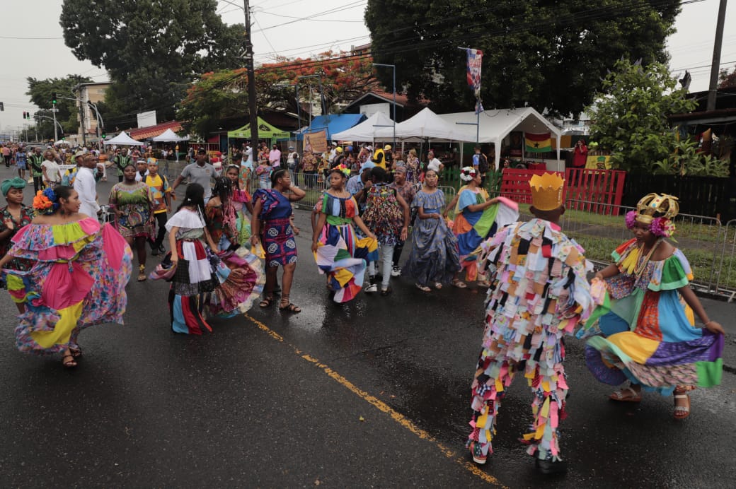 Desfile de la Etnia Negra engalana las calles de Río Abajo y Parque