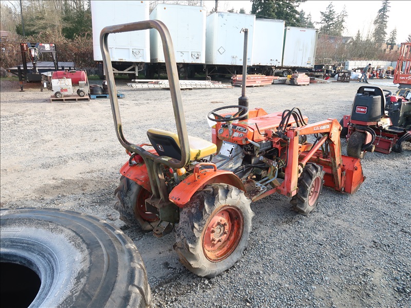KUBOTA B7100 TRACTOR LOADER KENMORE HEAVY EQUIPMENT, CONTRACTORS