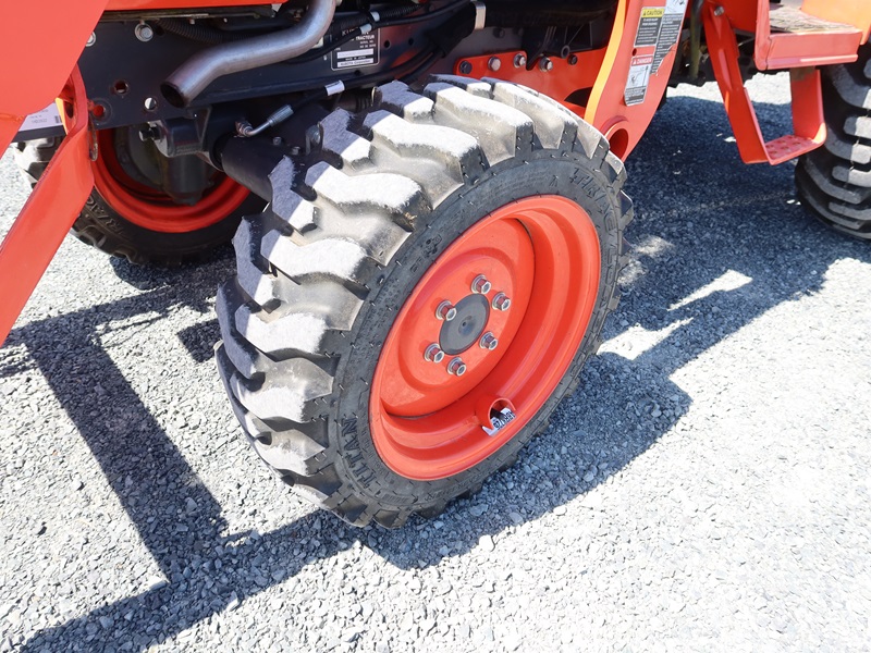 KUBOTA B2650 TRACTOR 4WD W/LOADER MARYSVILLE HEAVY EQUIPMENT