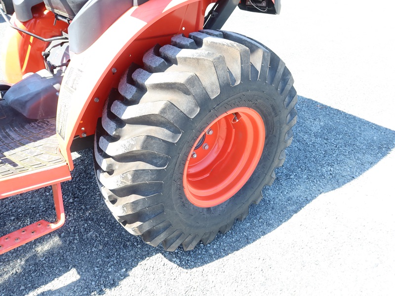 KUBOTA B2650 TRACTOR 4WD W/LOADER MARYSVILLE HEAVY EQUIPMENT