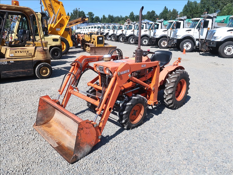 KUBOTA B7100 TRACTOR 4WD W/LOADER | KENMORE HEAVY EQUIPMENT