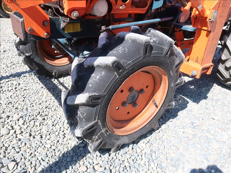 KUBOTA B7100 TRACTOR 4WD W/LOADER KENMORE HEAVY EQUIPMENT