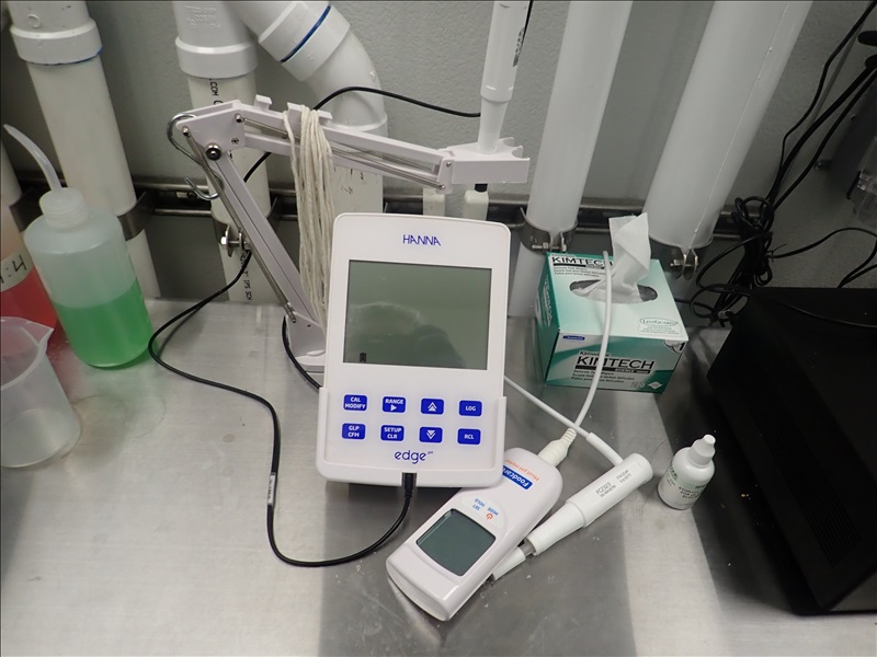 HANNA EDGE, NEOGEN, METER AQUALAB 3 MOISTURE CONTENT, S/S TABLE, SANI