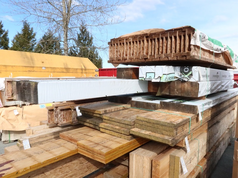 LOT, ASSORTED GLULAM LUMBER AT VARIOUS LENGTHS FROM APPROX 7' 18' (NO REMOVAL UNTIL THURSDAY