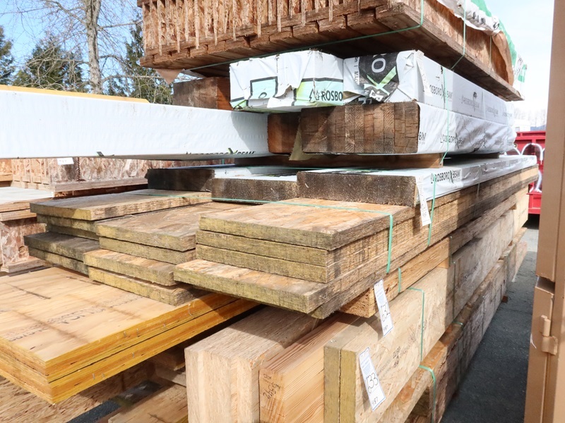 LOT, ASSORTED GLULAM LUMBER AT VARIOUS LENGTHS FROM APPROX 12' 16' (NO REMOVAL UNTIL THURSDAY