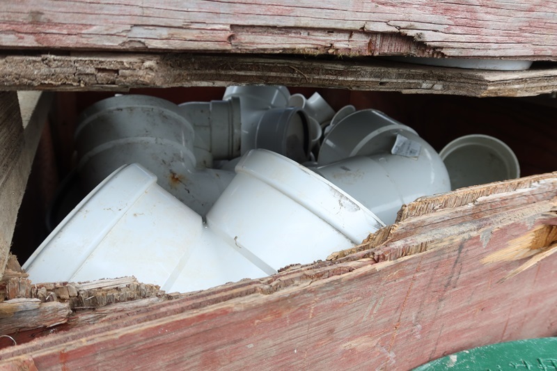 LOT, ASSORTED CONTRACTORS SUPPLIES IN THESE (3) BINS (BINS NOT INCLUDED