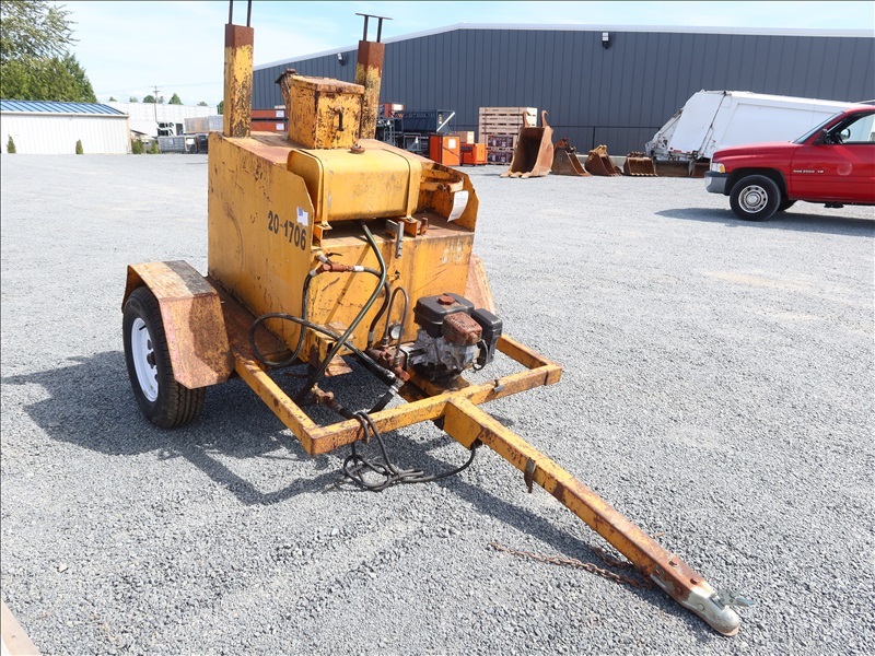 TOW BEHIND TAR KETTLE W/SUBARU GAS ENGINE (NEEDS REPAIR) MARYSVILLE