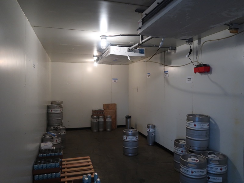 APPROX. 30'X10' WALKIN COOLER W/(2) HEATCRAFT FAN EVAPORATORS, CASCADE