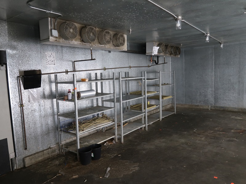 APPROX. 30'X15' WALKIN COOLER W/DISPLAY DOOR FRONT, (2) 4FAN COOLERS, 2DOOR SWINGING MAN DOOR