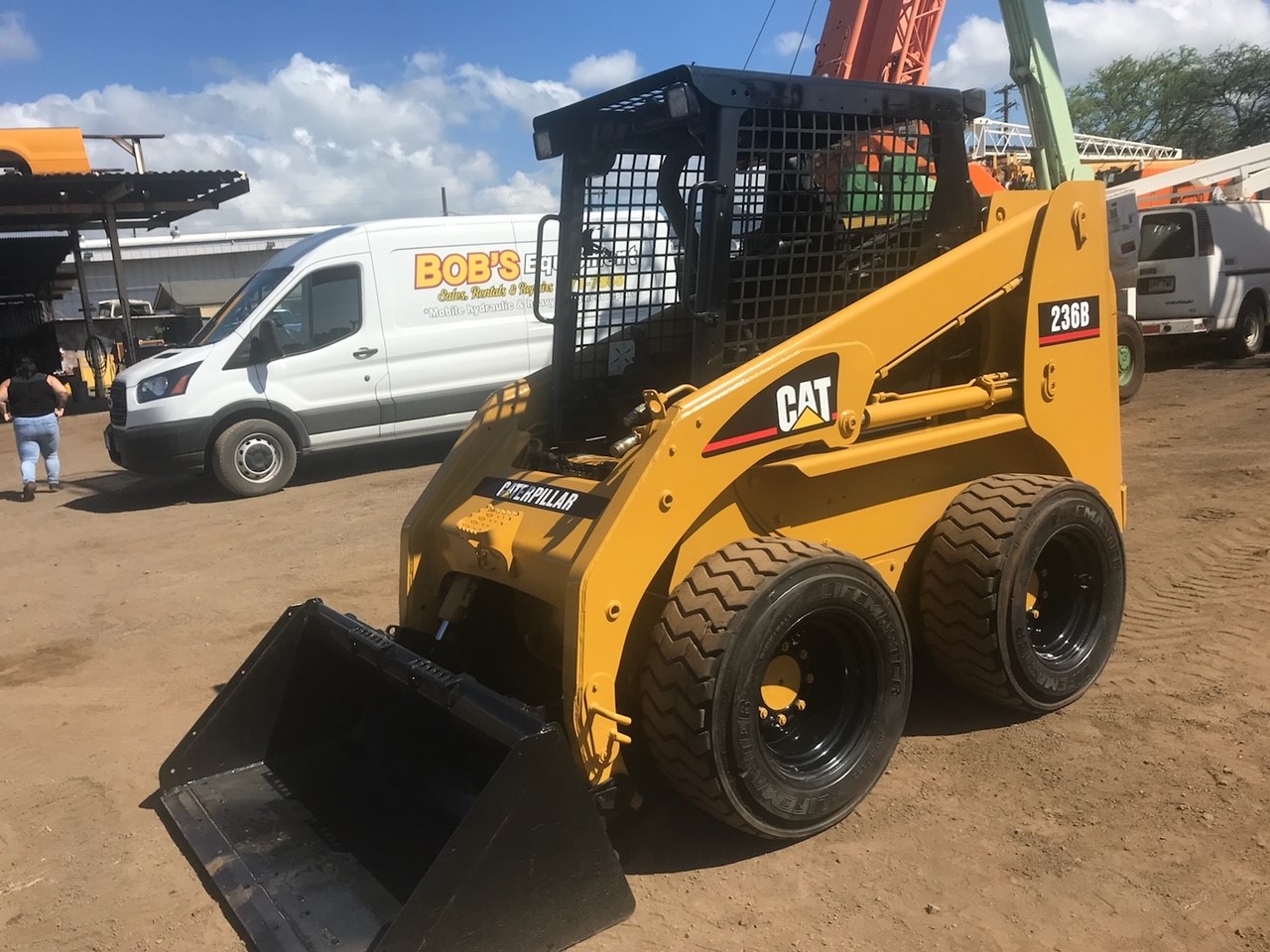 2007 CAT 236B HAWAII HEAVY EQUIPMENT & TOOLS ONLINE AUCTION James