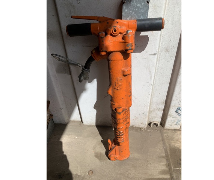 (3) AMERICAN PNEUMATIC TOOLS 90 LB JACK HAMMERS HAWAII HEAVY