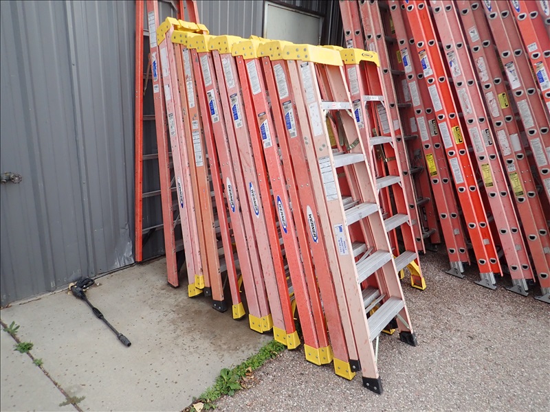 (30+) FIBERGLASS STEP LADDERS ICS COMMUNICATIONS COLORADO SPRINGS