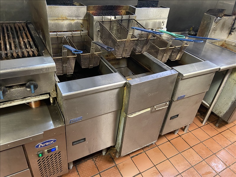 ASSORTED PITCO & DEAN 151/2" GAS DEEP FRYERS LAURELWOOD BREWING CO