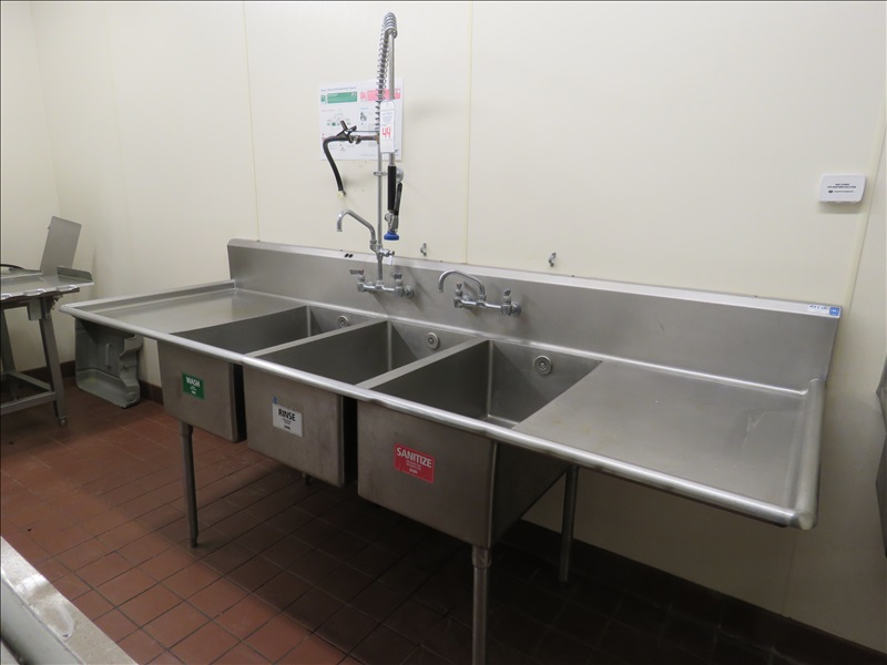 103" SS DEEP SINK W/DUAL FAUCETS & PRE RINSE WAND FOOD