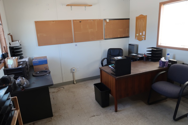 LOT, LOOSE CONTENTS OF THIS OFFICE SPACE NORTHWEST HARDWOODS COOS BAY