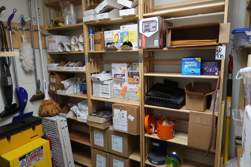 LOT, LOOSE CONTENTS OF THIS OFFICE SPACE & CONTENTS OF STORE ROOM