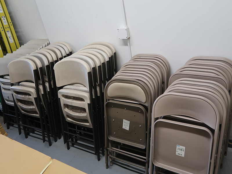 (50) FOLDING CHAIRS OCC ONLINE ONLY James G. Murphy Co.