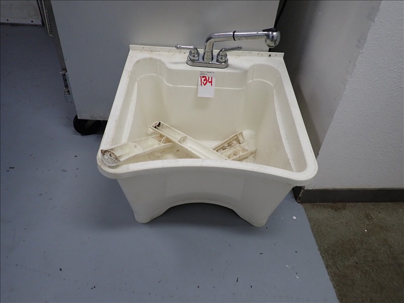 24" X 24" UTILITY SINK PARKLAND BBQ ONLINE AUCTION James G
