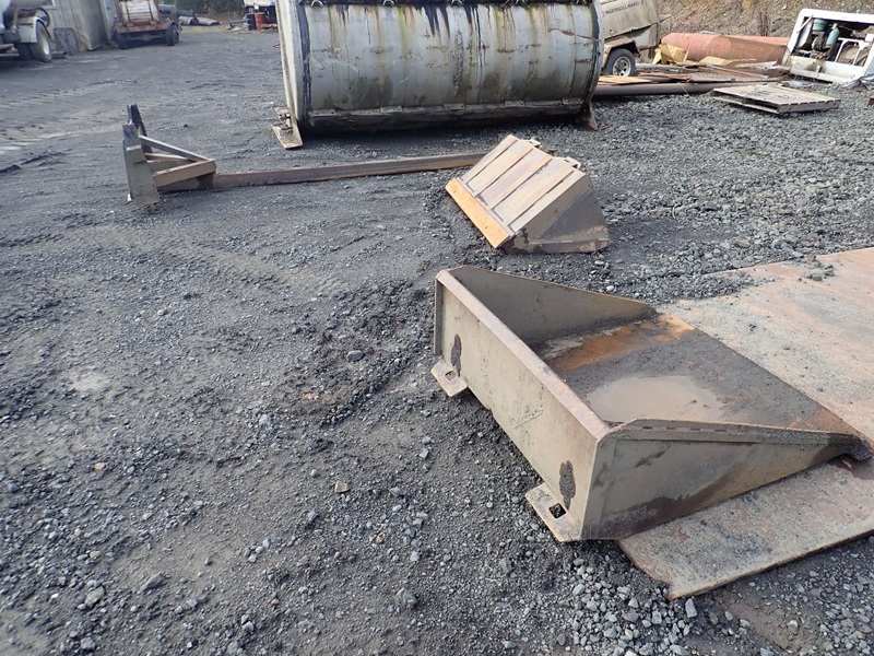 GROUP OF (2) SKID STEER BUCKETS & CLEAN OUT ATTACHMENT PENNY CREEK QUARRY ONLINE AUCTION
