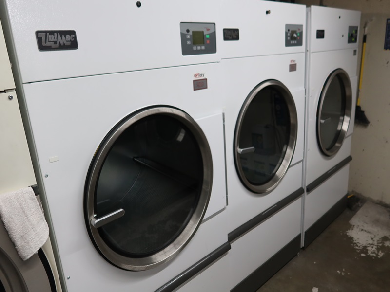 (3) UNIMAC INDUSTRIAL GAS DRYERS THE FORMER QUALITY INN & SUITES ONLINE AUCTION James G