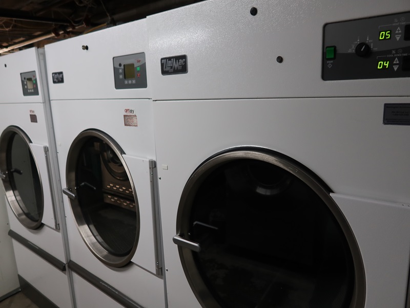 (3) UNIMAC INDUSTRIAL GAS DRYERS THE FORMER QUALITY INN & SUITES ONLINE AUCTION James G