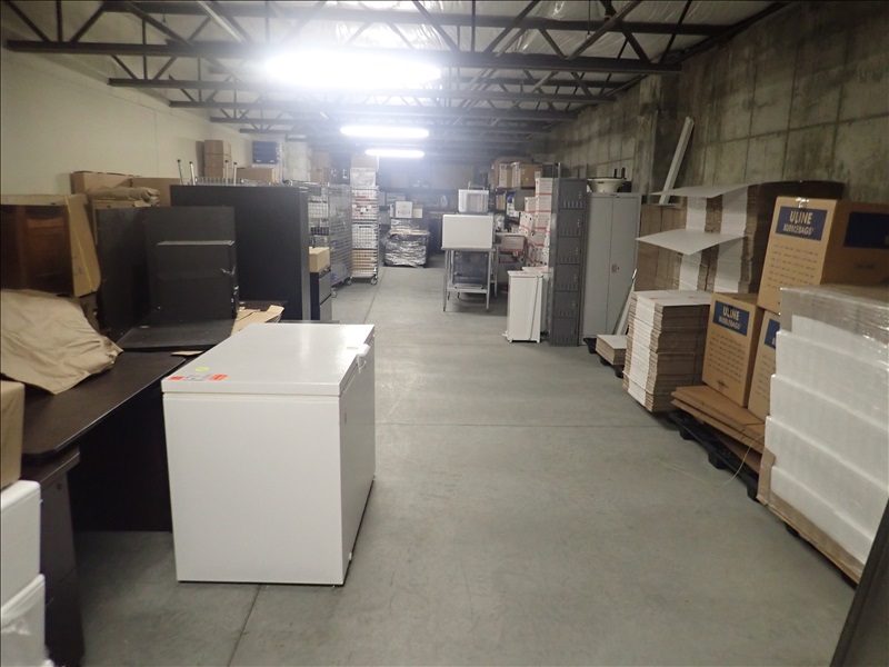 GROUP OF STORAGE UNIT TO INCLUDE CHEST FREEZERS, AIRCLEAN HOOD, S/S