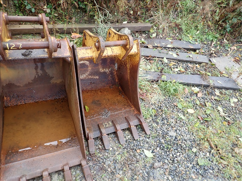 24" DIGGING BUCKET (133/8" PIN CENTERS) *NEW CLOSING DATE* TIGER