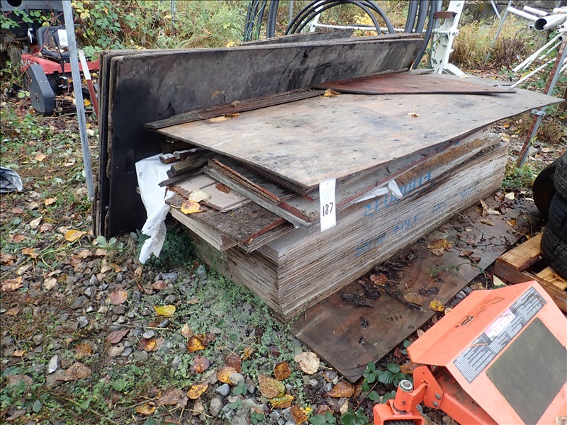 LOT, ASSORTED CONCRETE FORM BOARDS UP TO LENGTHS OF 8' *NEW CLOSING