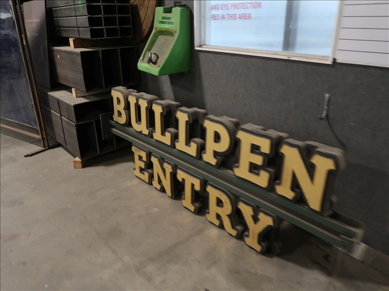 SHOP OVERVIEW PHOTOS TRADEMARX SIGN LIVE AUCTION James G. Murphy Co.