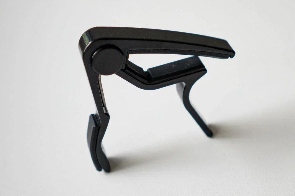 How To Use A Guitar Capo (And Common Mistakes To Avoid)