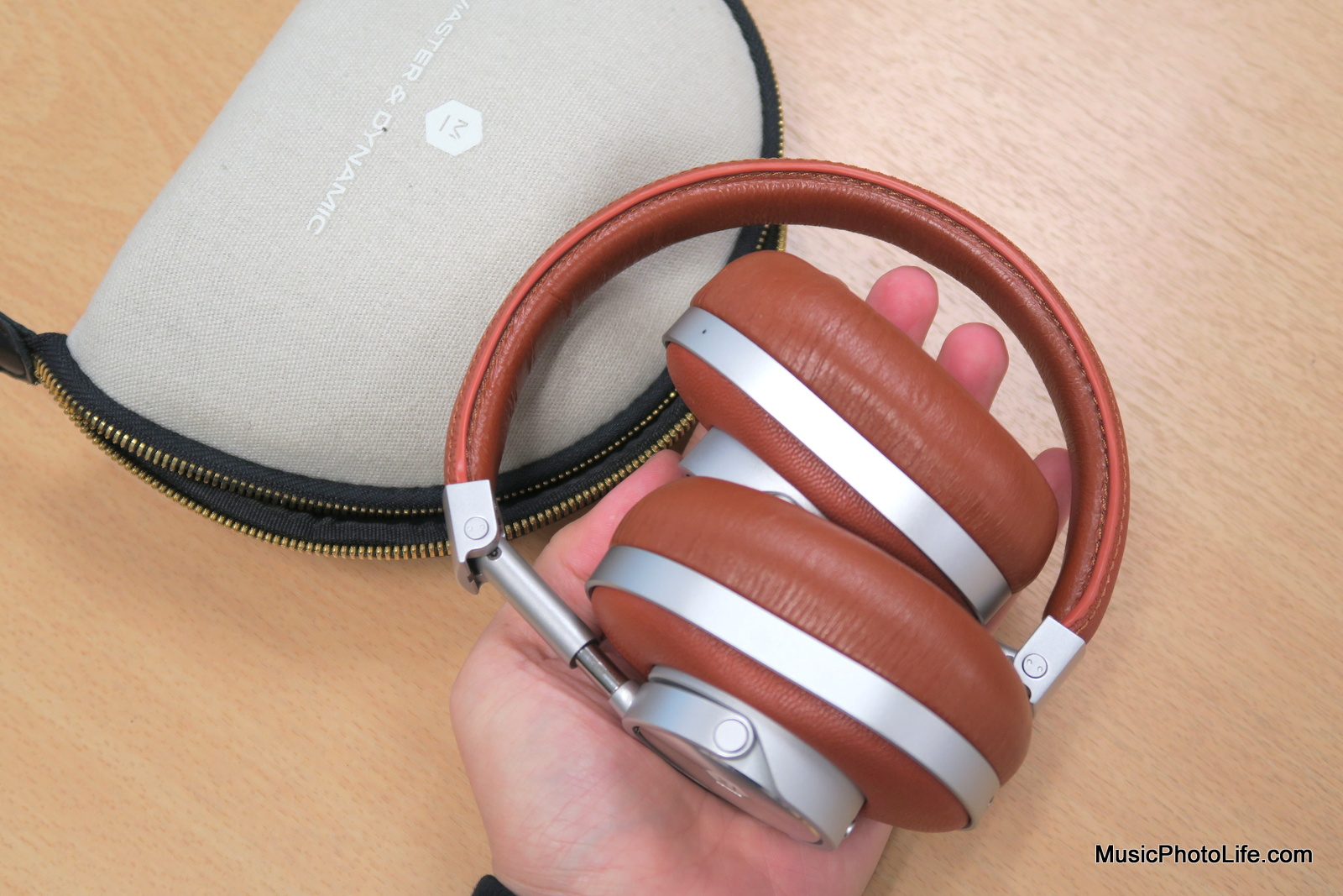 Master \u0026 Dynamic MW60 Review: Wireless 