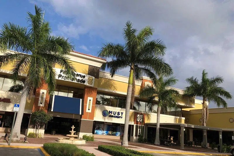 Início MUST University