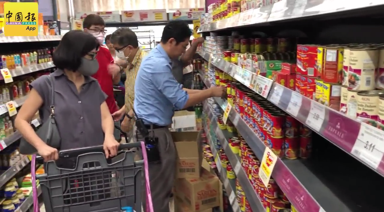 S'poreans Allegedly In JB Hoarding Groceries After Viral M'sian TikTok