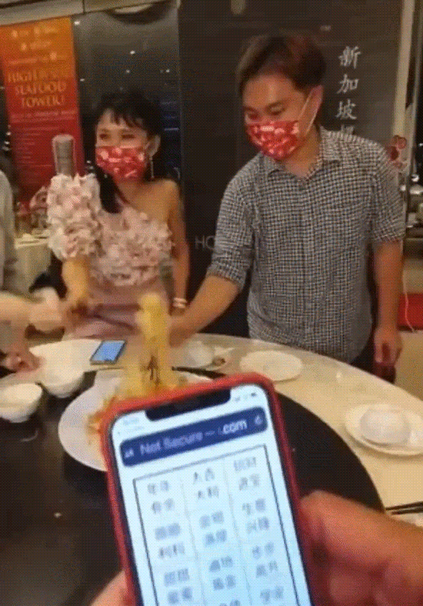 Family Uses CNY App To Lohei & Shows Us How Surreal Not Shouting While