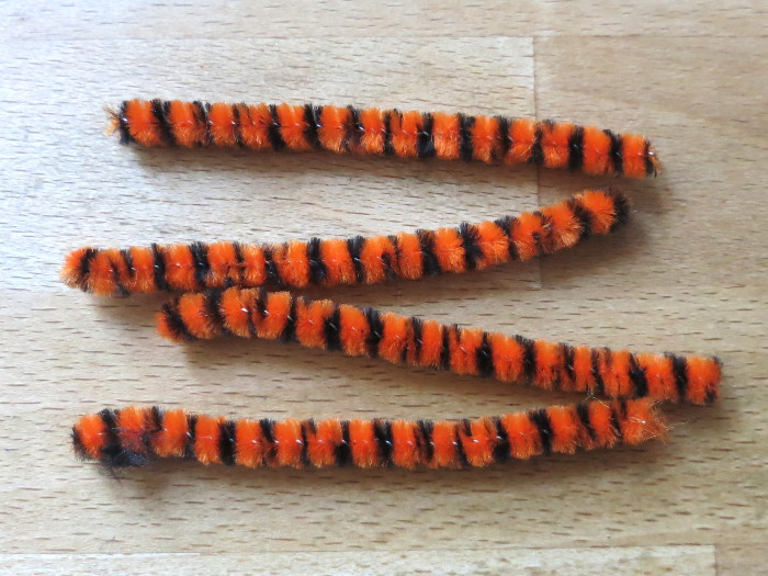 Muumade - Making Halloween Spiders from Pipe Cleaners