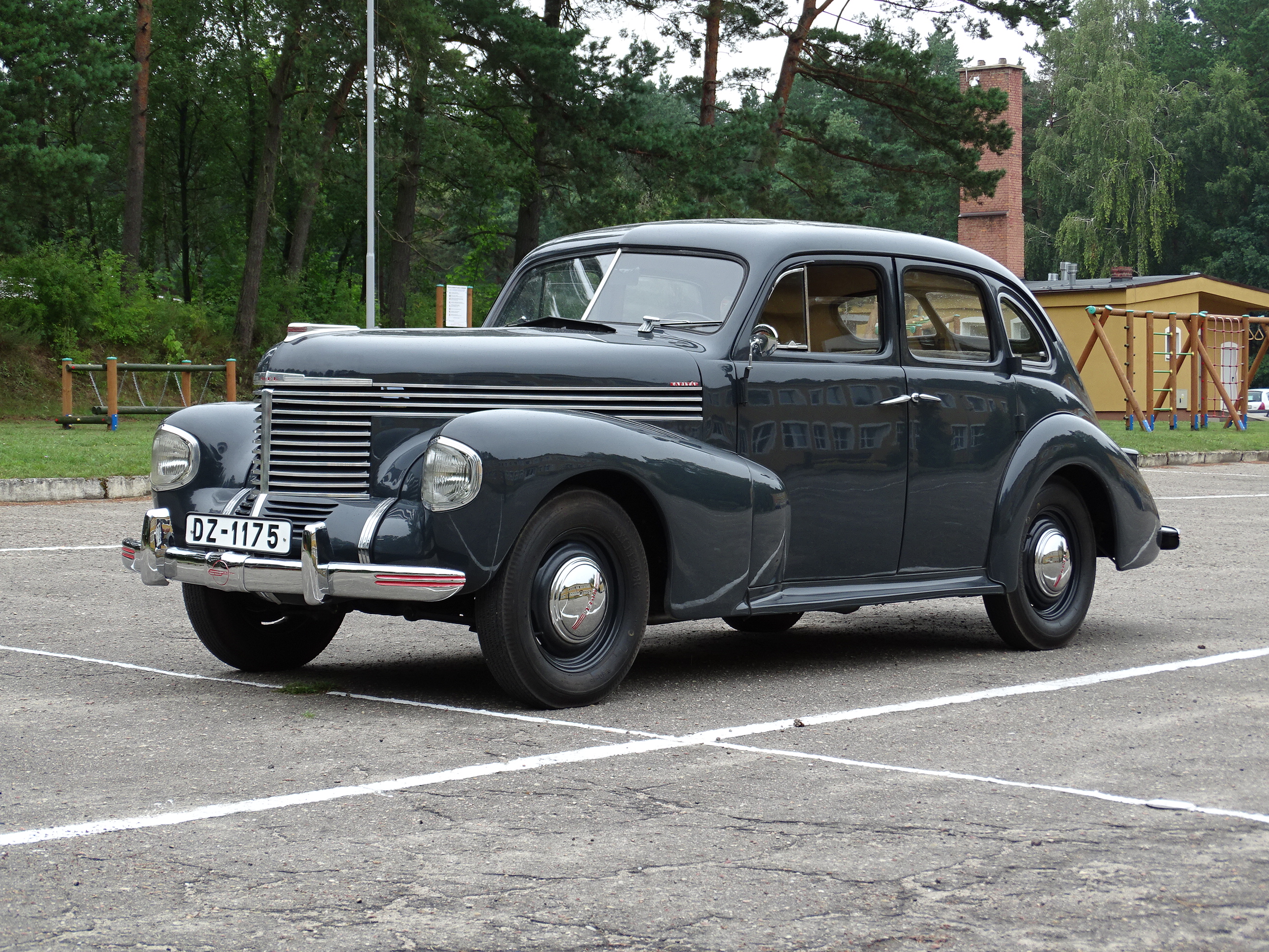 Opel Kapitän (1938) Muzeum Techniki Wojskowej GRYF