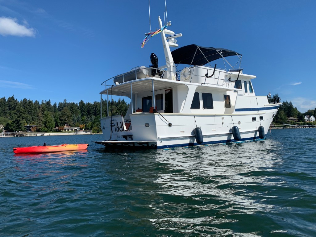 Clean and Waterproof Bimini Fiddler