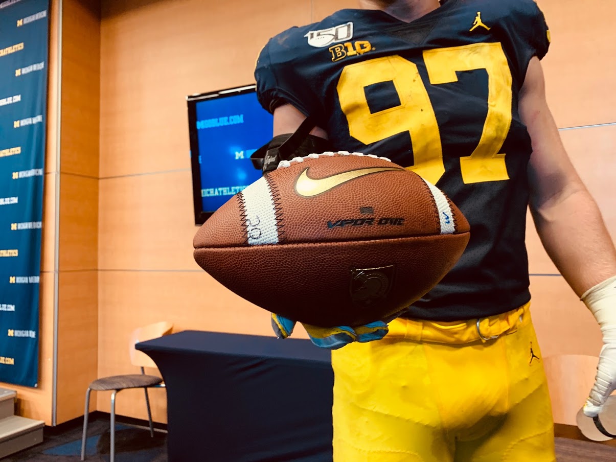 A-Hutch with Army’s righteous pigskin from the final play [@MVictors]