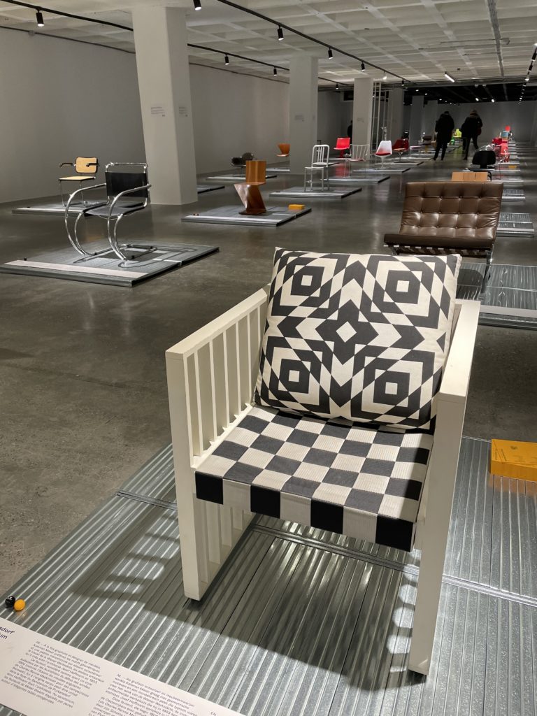 Expo Chaise. Stoel. Chair. Defining Design [ MXV ] Max's Blog