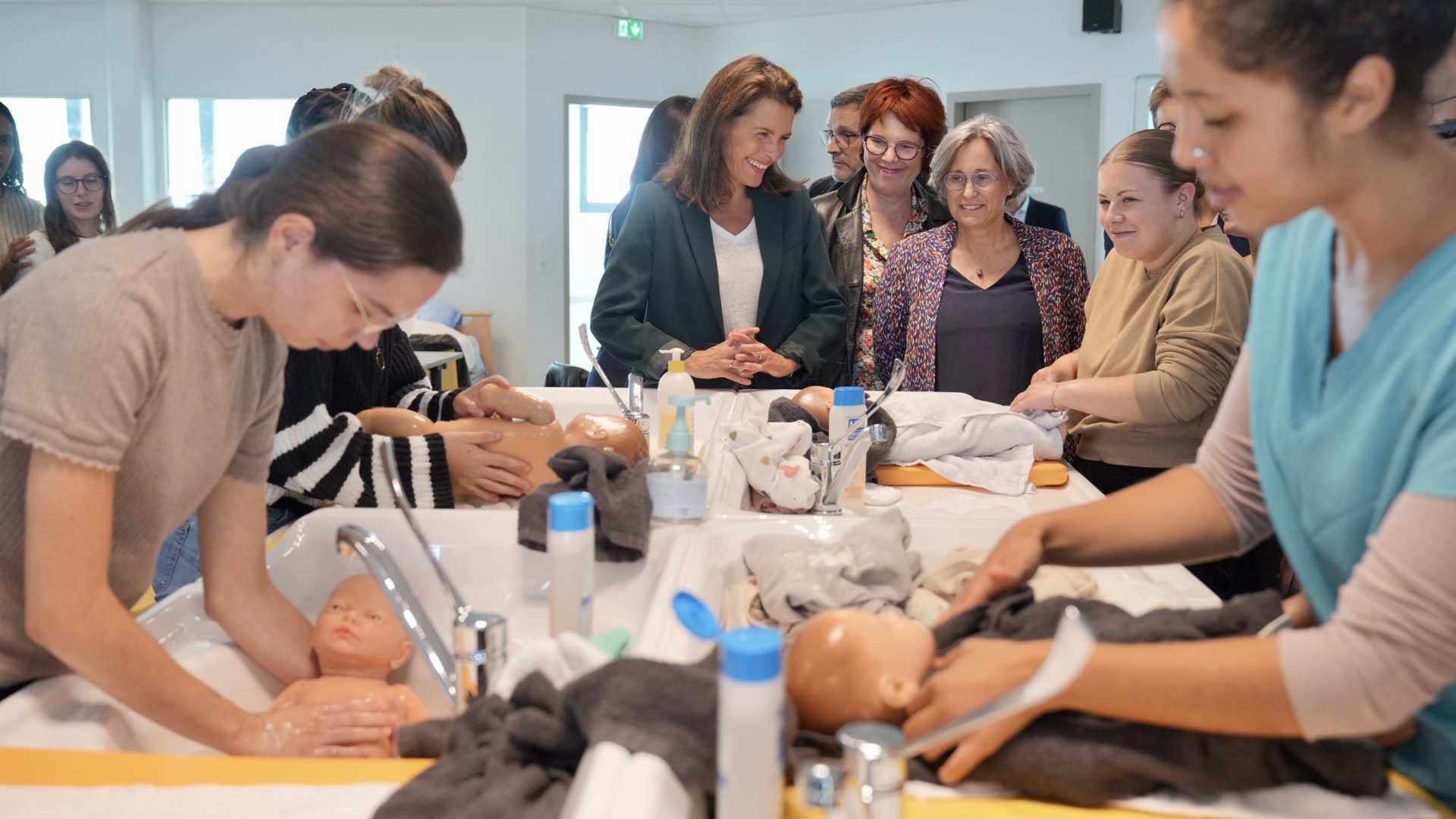Christelle Morançais inaugure les nouveaux locaux du lycée privé