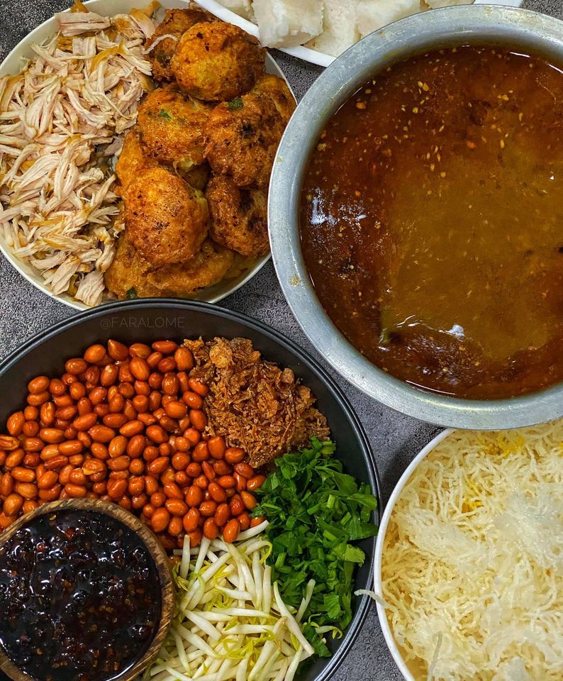 Cara lengkap untuk membuat Soto Ayam bersama Begedil dan Sambal Kicap