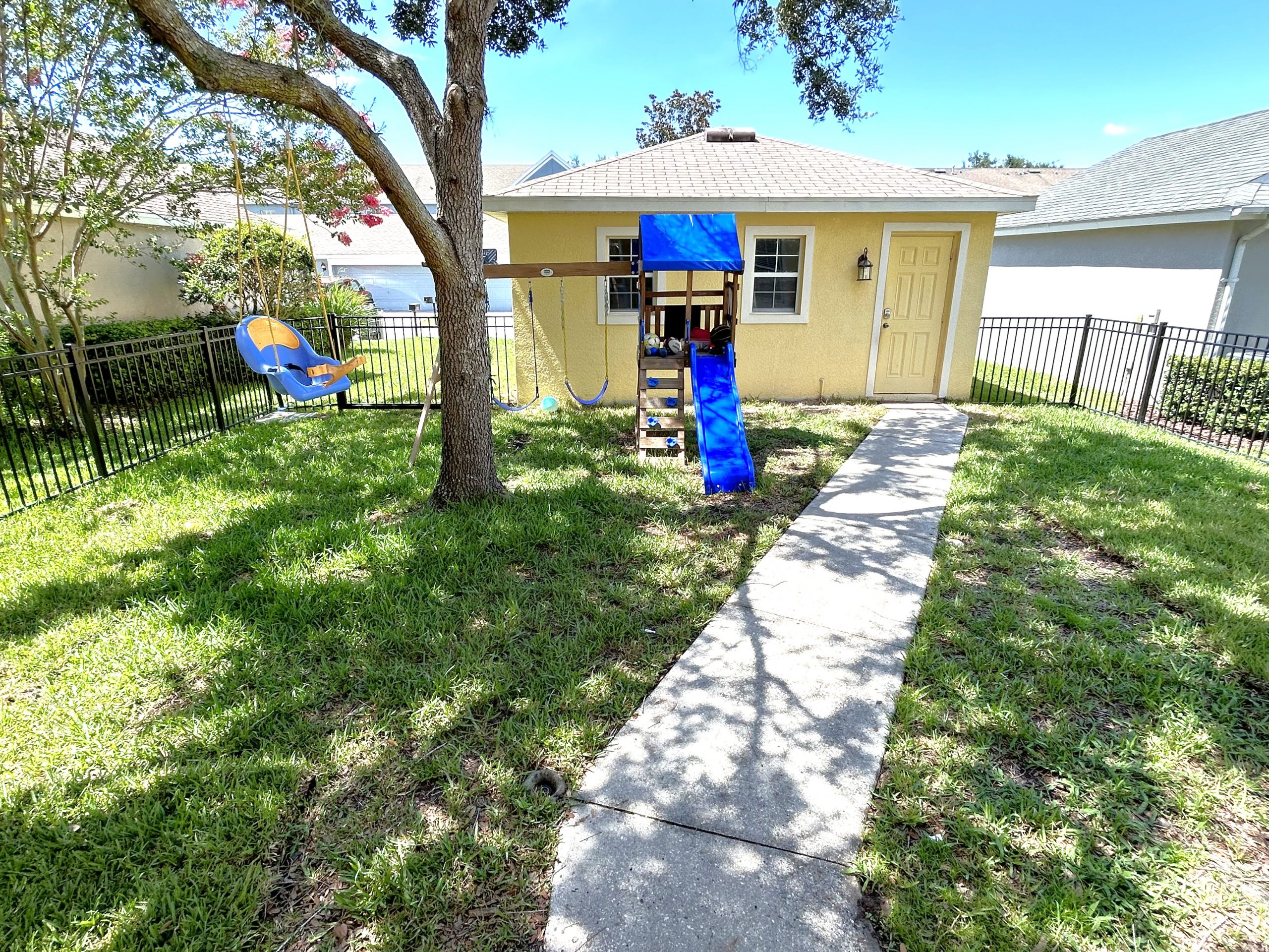 SOLD! CHARMING HOME IN FISHHAWK GARDEN DISTRICT! FishHawk Realtor Tampa Bay Real Estate