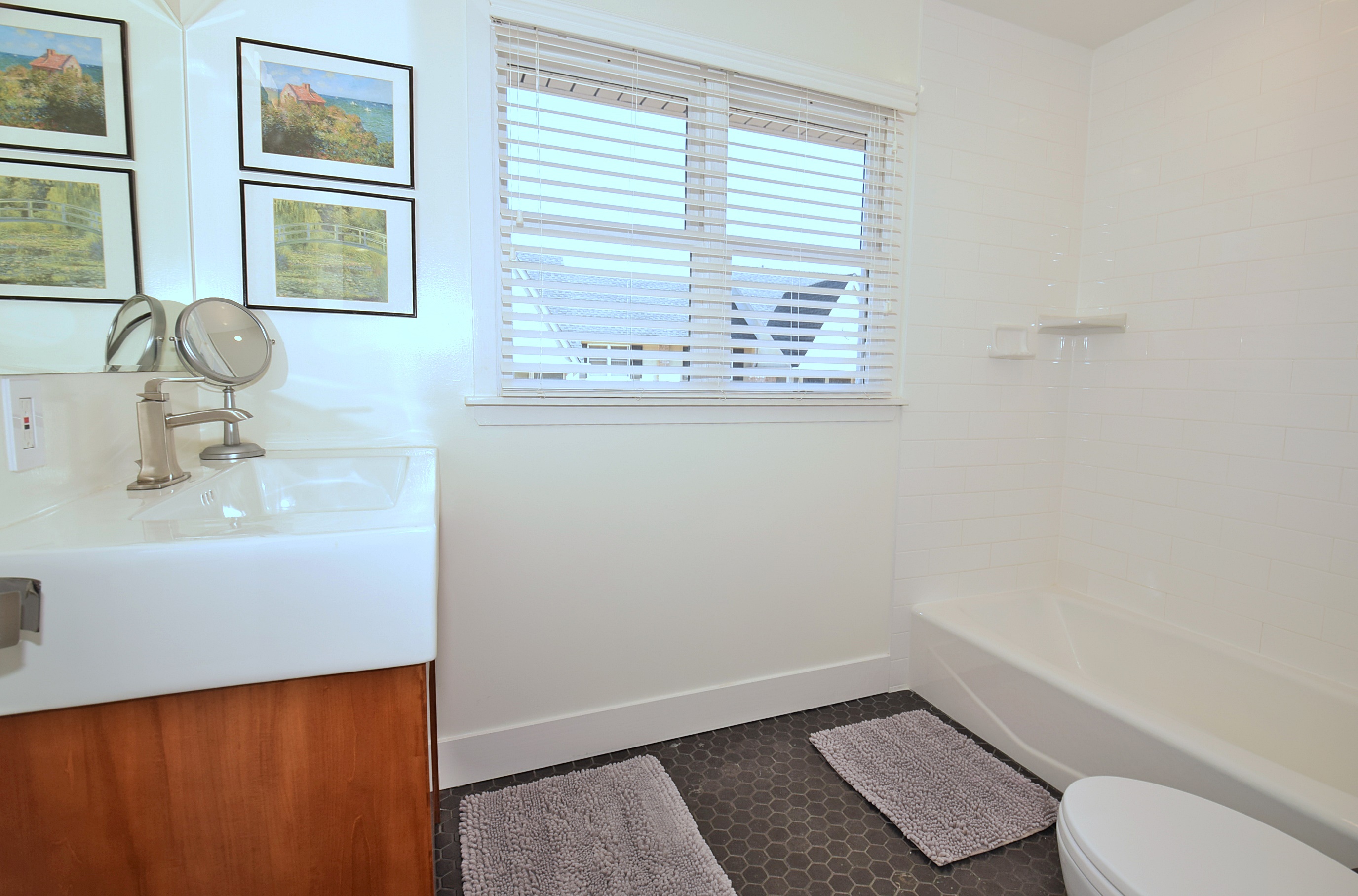 SOLD IN 16 DAYS! 1180 E. Broadway 8 Hewlett Condo Jessica Hollenstein